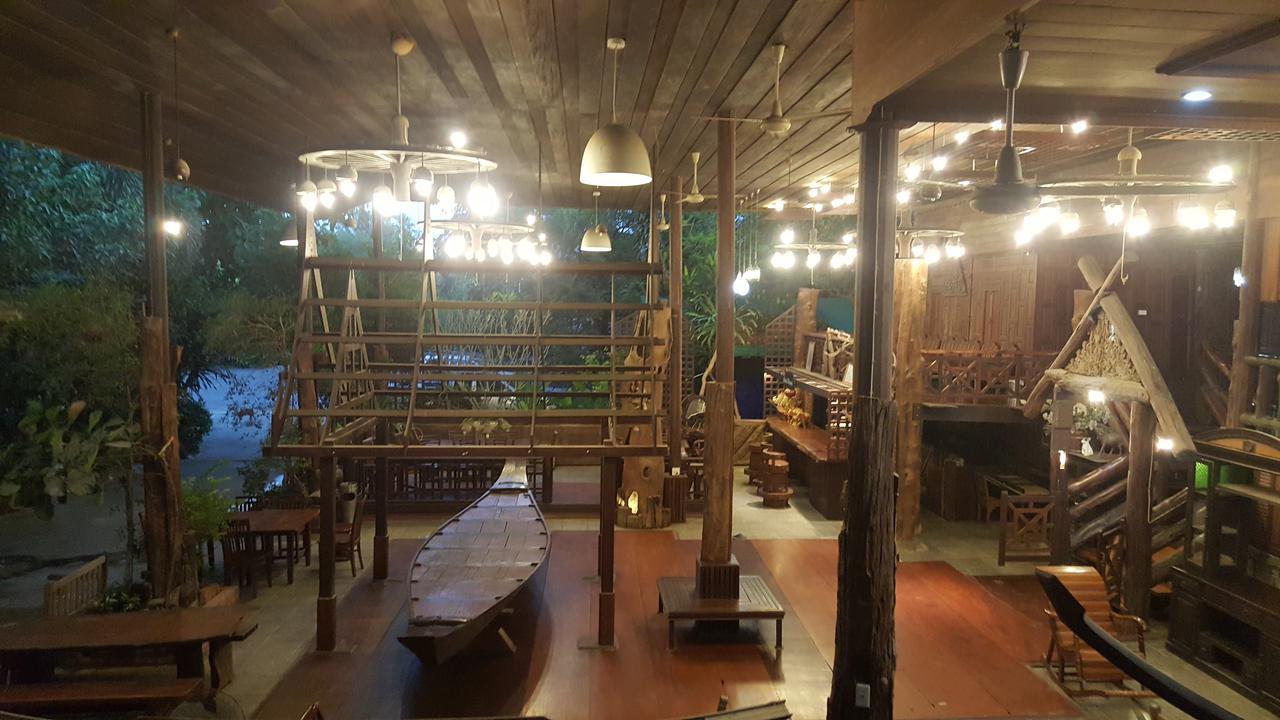 Ruean Mai Chai Khlong Amphawa Exterior photo